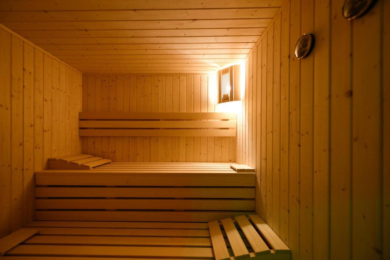 Hotel Lumin Cremia Екстериор снимка
